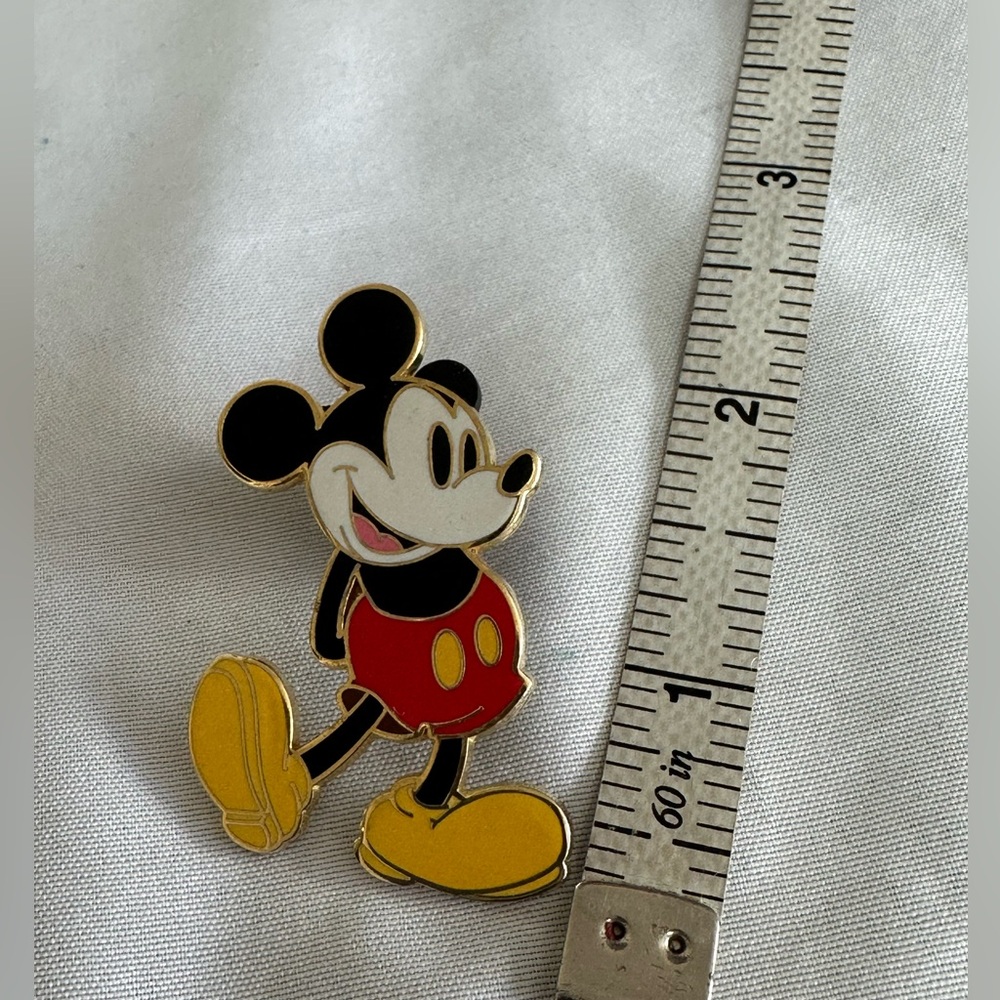 Mickey Mouse Disney 2008 trade pin